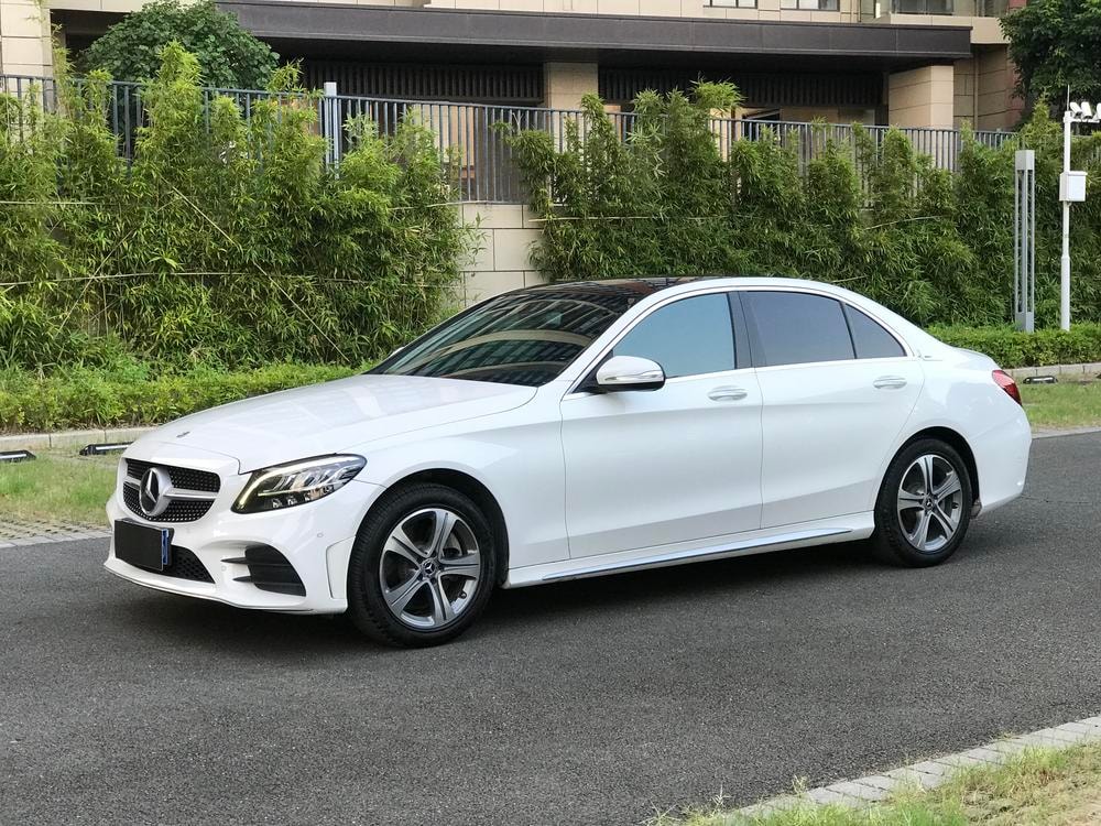 Mercedes-Benz C-Class 2019 — фото автомобиля
