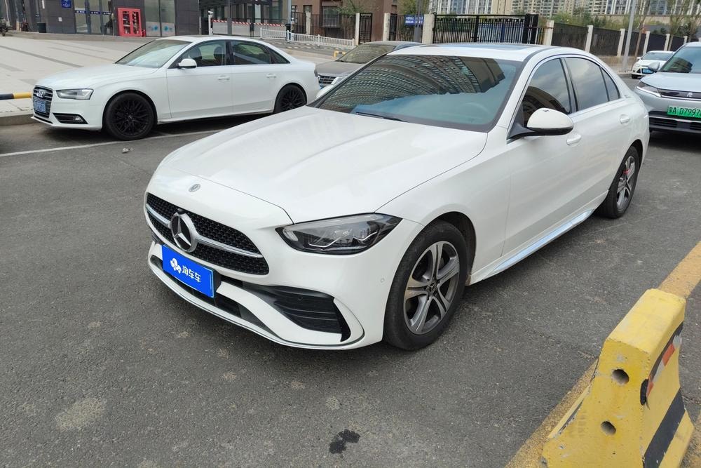 Mercedes-Benz C-Class 2022 — фото автомобиля