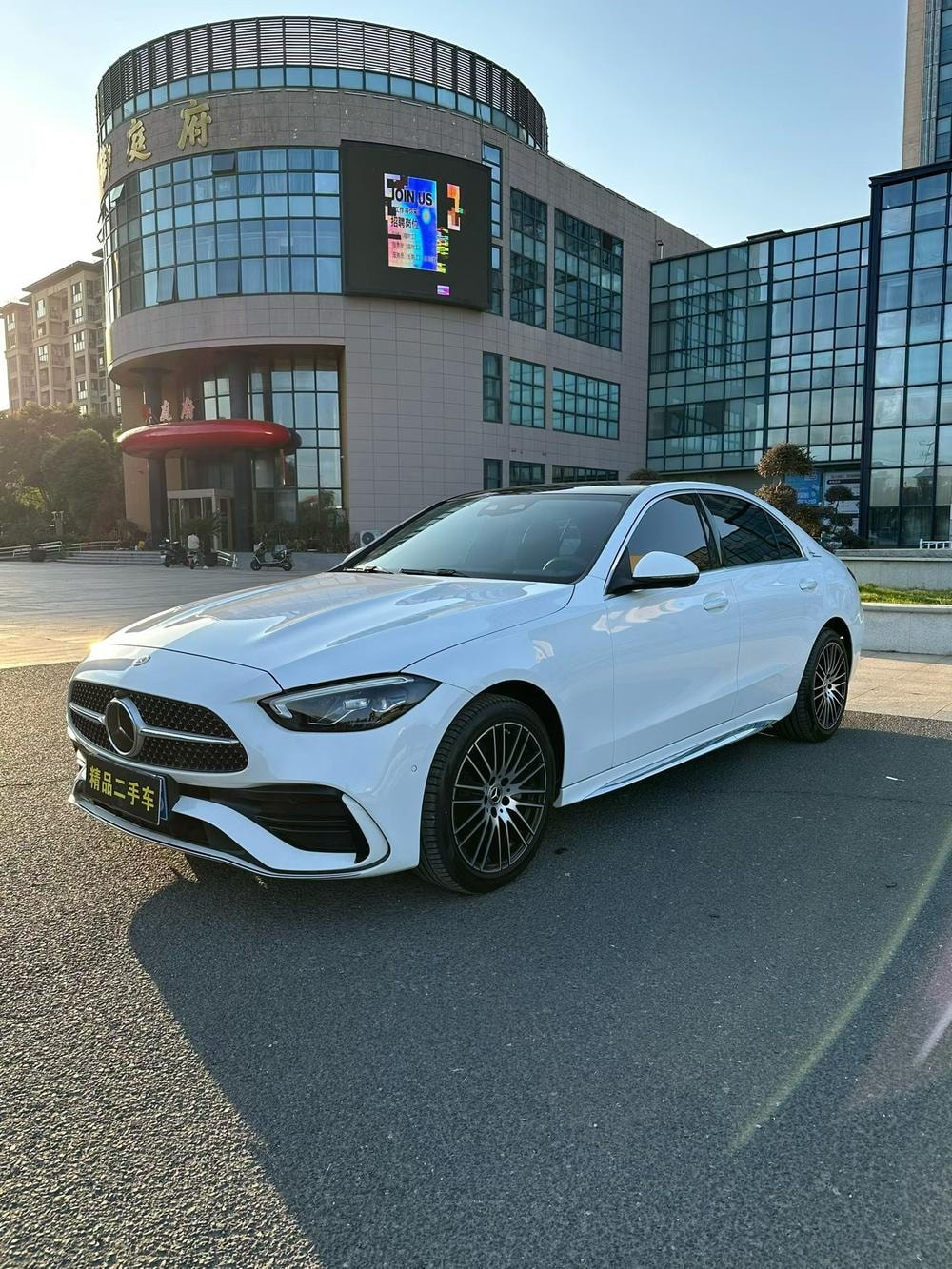 Mercedes-Benz C-Class 2025 — фото автомобиля