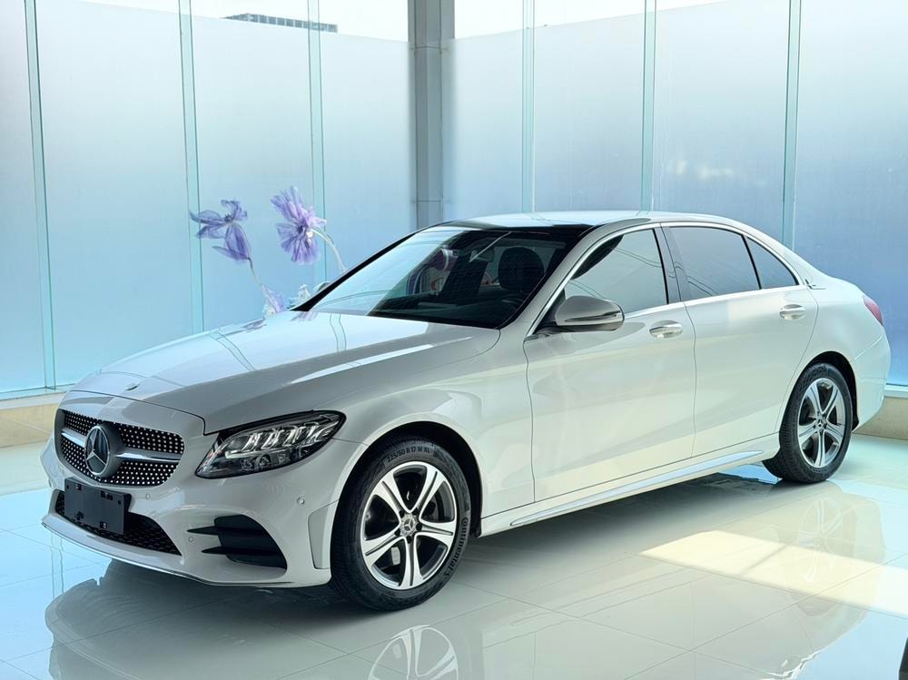 Mercedes-Benz C-Class 2019 — фото автомобиля