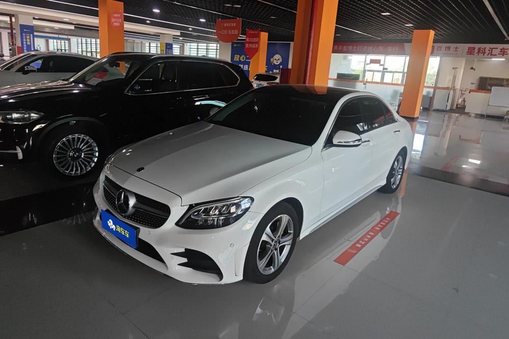 Mercedes-Benz C-Class 2021 — фото автомобиля