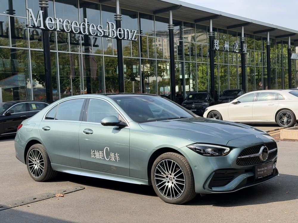 Mercedes-Benz C-Class 2026 — фото автомобиля