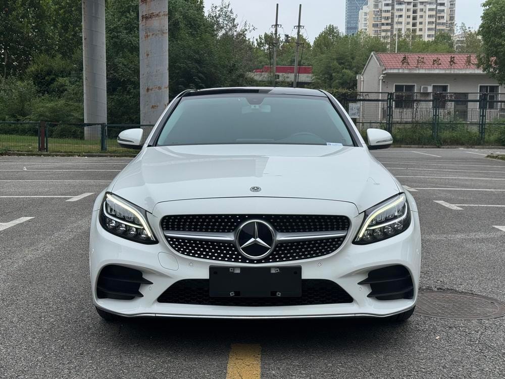 Mercedes-Benz C-Class 2019 — фото автомобиля