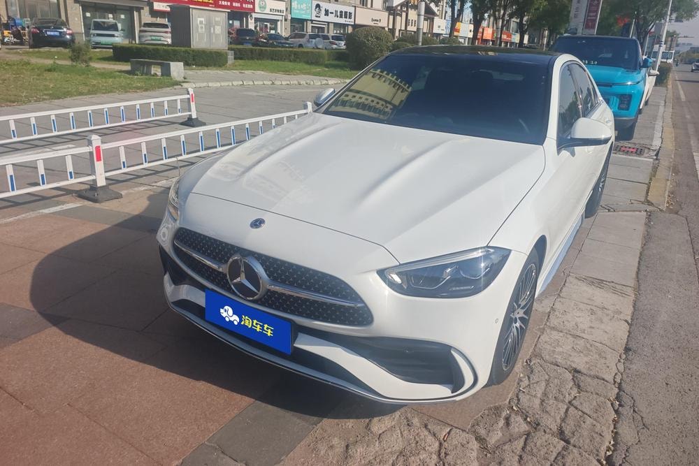 Mercedes-Benz C-Class 2025 — фото автомобиля