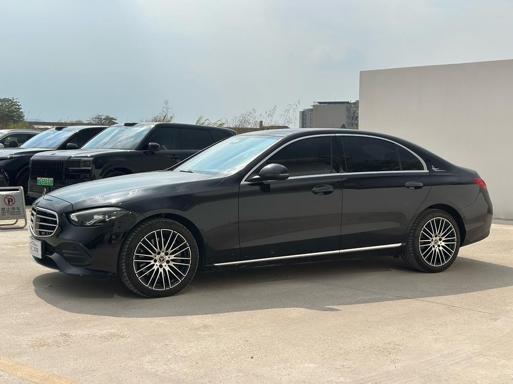 Mercedes-Benz C-Class 2022 — фото автомобиля
