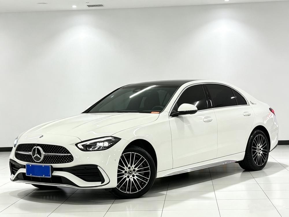 Mercedes-Benz C-Class 2024 — фото автомобиля