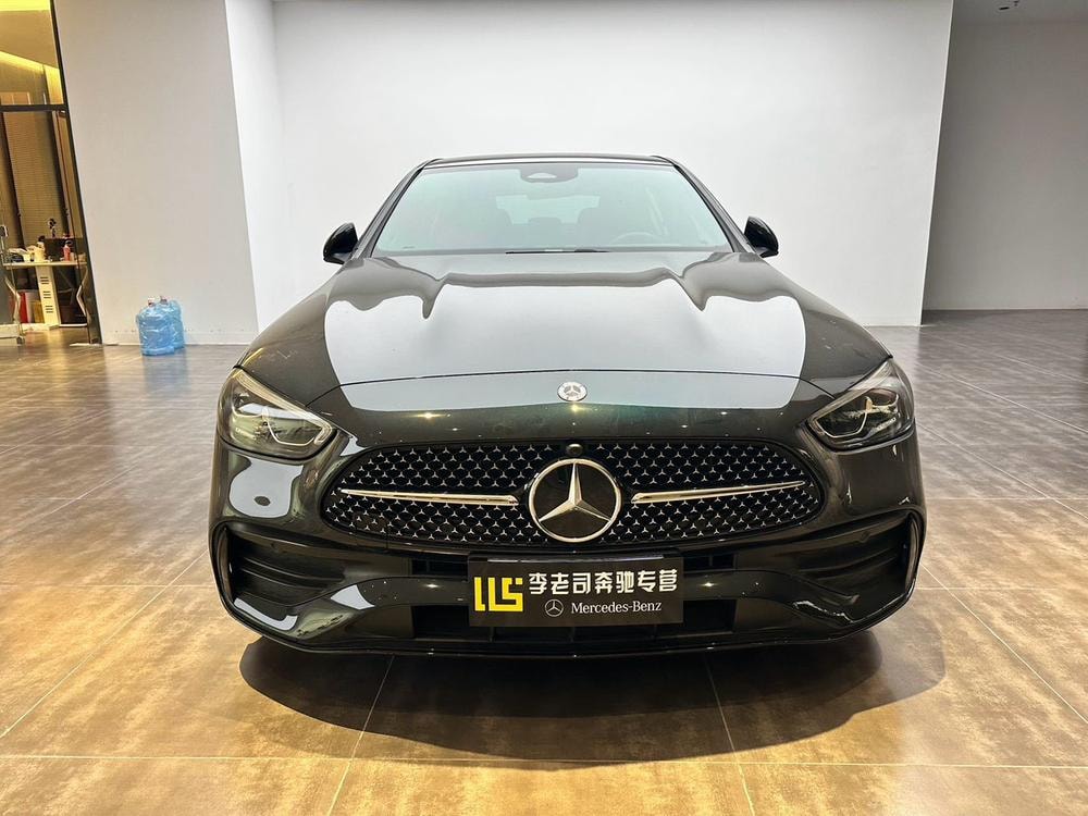 Mercedes-Benz C-Class 2023 — фото автомобиля