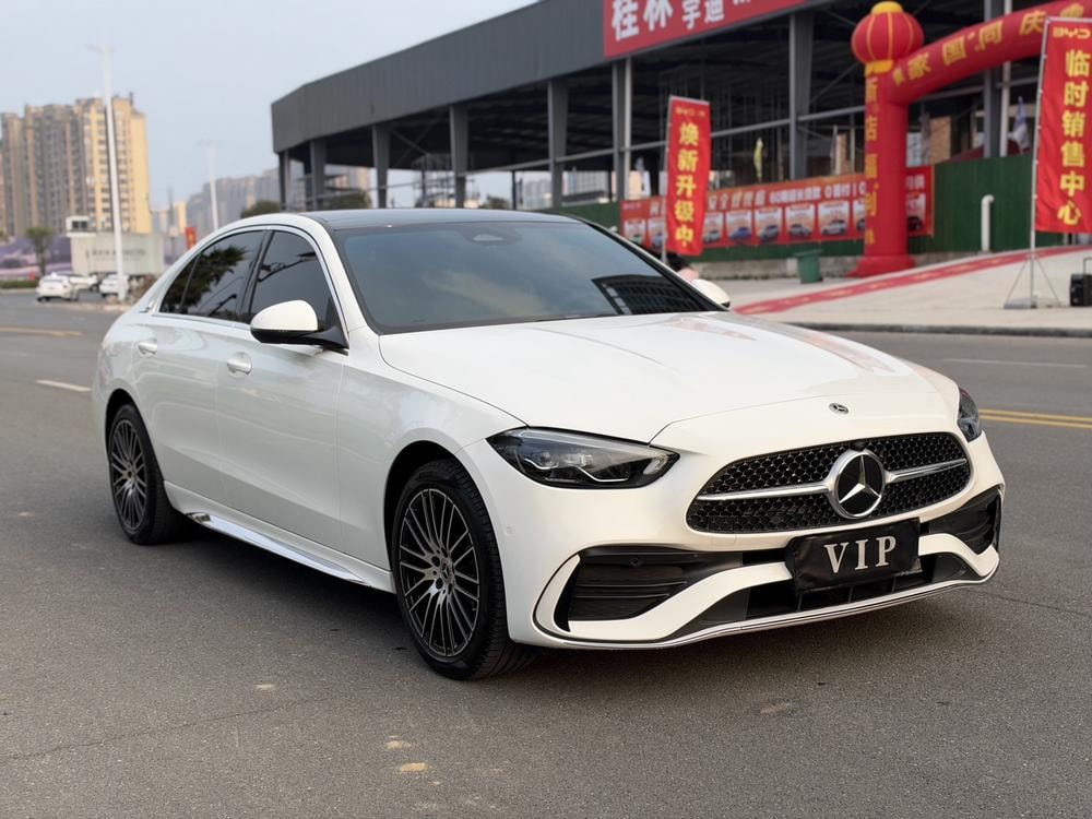 Mercedes-Benz C-Class 2023 — фото автомобиля