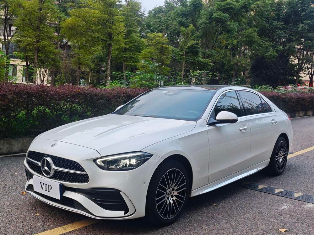 Mercedes-Benz C-Class 2023 — фото автомобиля