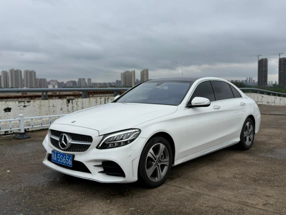 Mercedes-Benz C-Class 2019 — фото автомобиля