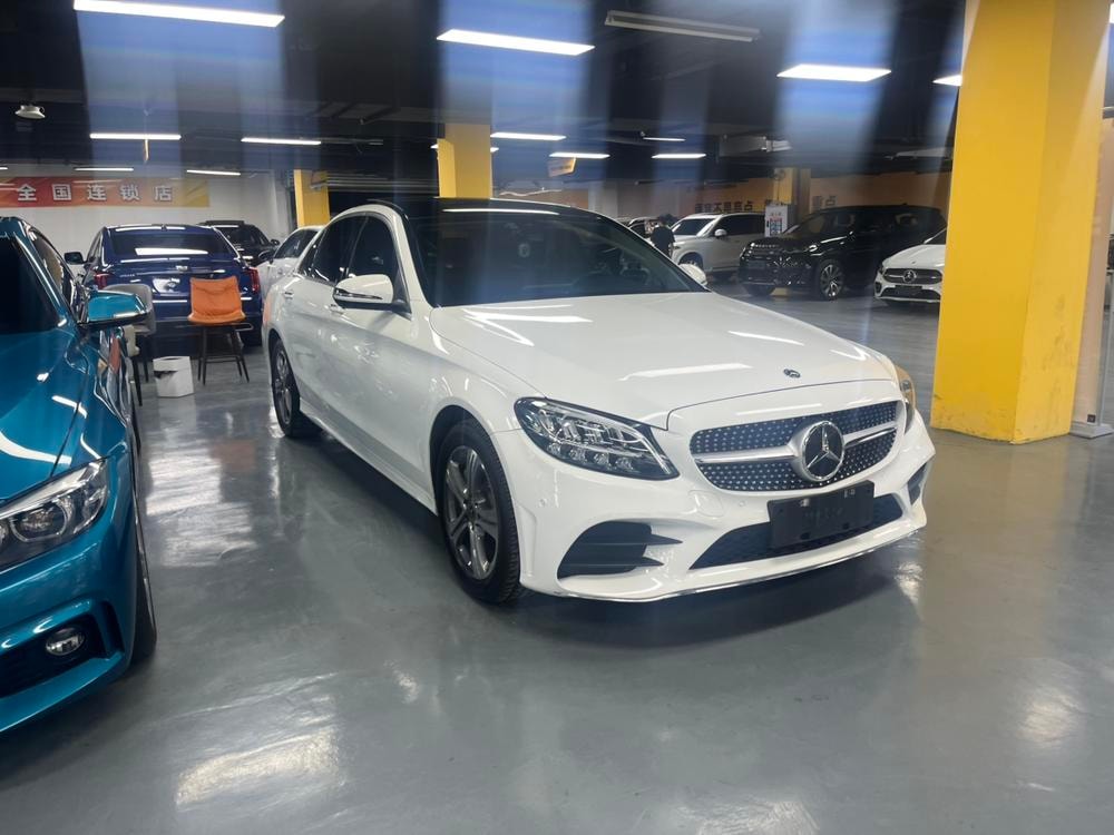 Mercedes-Benz C-Class 2020 — фото автомобиля