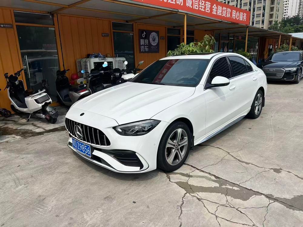 Mercedes-Benz C-Class 2022 — фото автомобиля