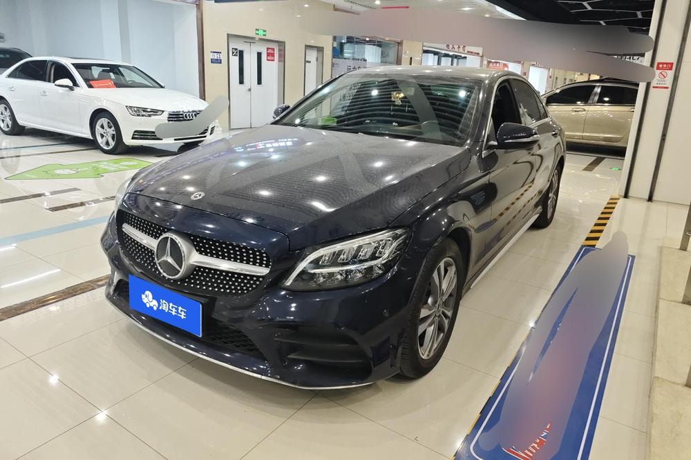 Mercedes-Benz C-Class 2019 — фото автомобиля