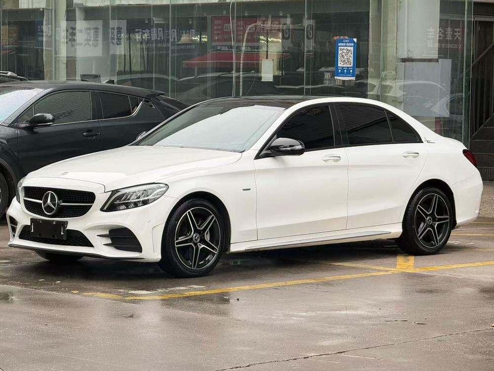Mercedes-Benz C-Class 2021 — фото автомобиля