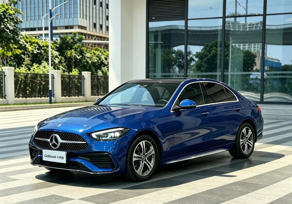 Mercedes-Benz C-Class 2022 — фото автомобиля