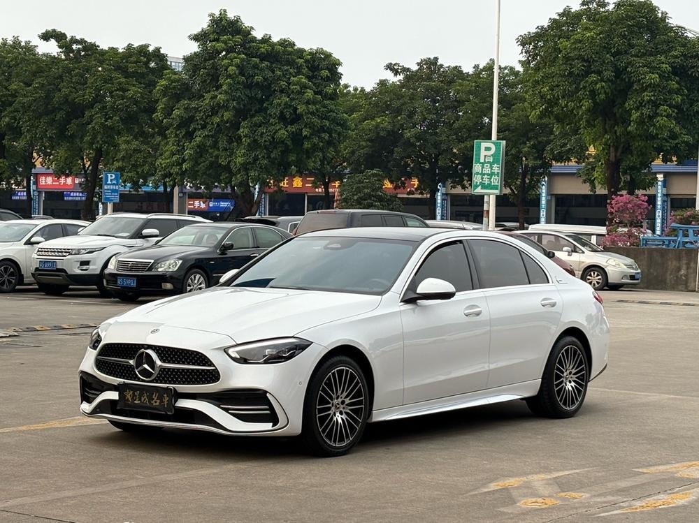 Mercedes-Benz C-Class 2024 — фото автомобиля