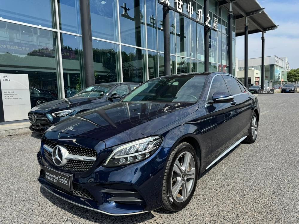 Mercedes-Benz C-Class 2019 — фото автомобиля