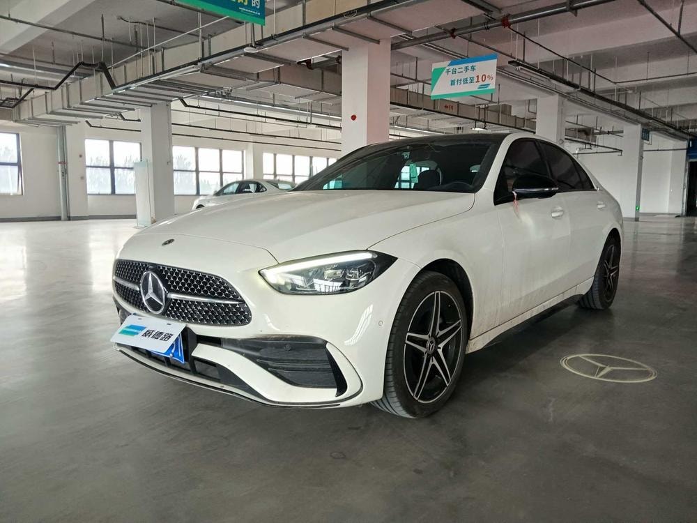 Mercedes-Benz C-Class 2024 — фото автомобиля