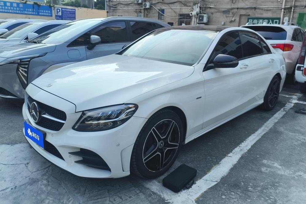 Mercedes-Benz C-Class 2021 — фото автомобиля
