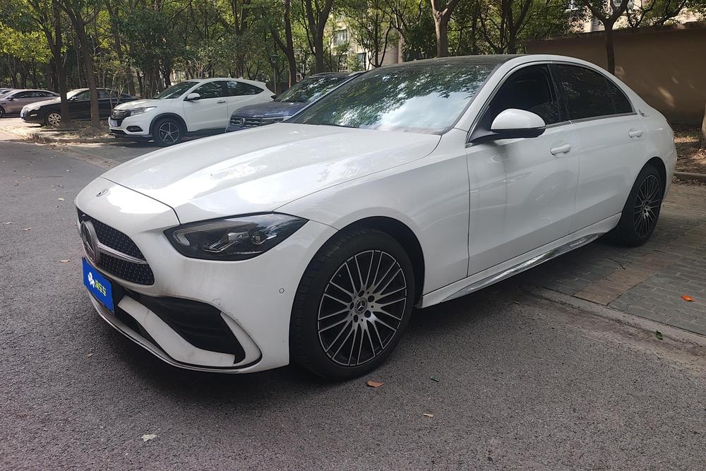 Mercedes-Benz C-Class 2023 — фото автомобиля