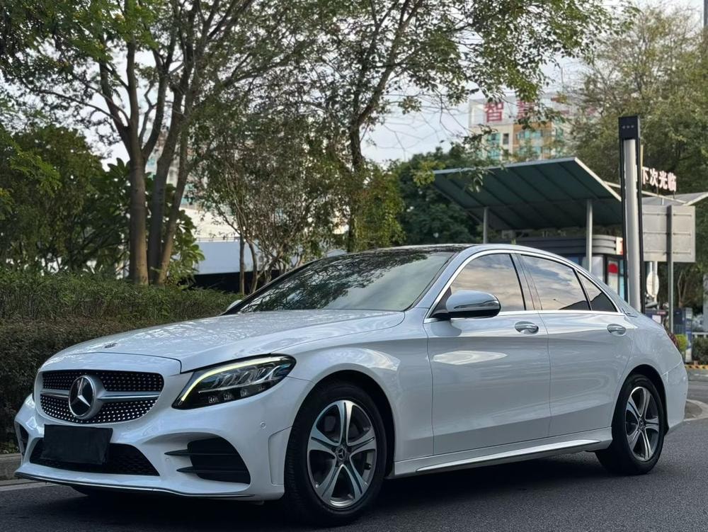 Mercedes-Benz C-Class 2019 — фото автомобиля