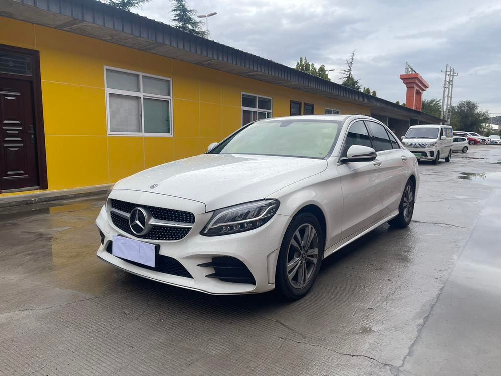 Mercedes-Benz C-Class 2021 — фото автомобиля