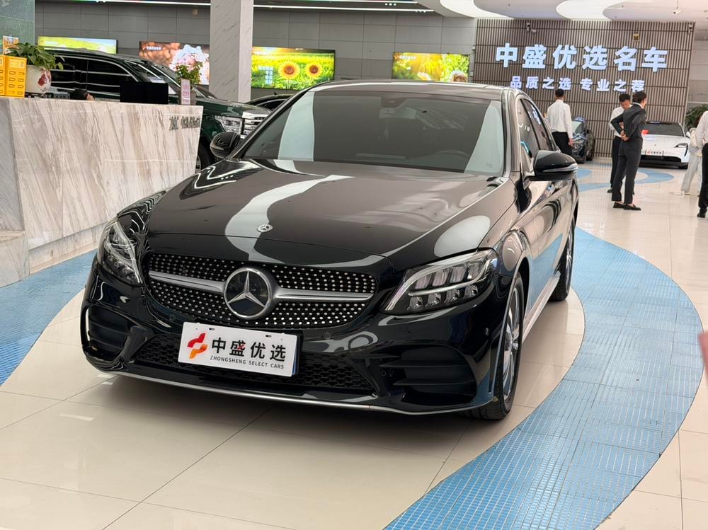 Mercedes-Benz C-Class 2020 — фото автомобиля