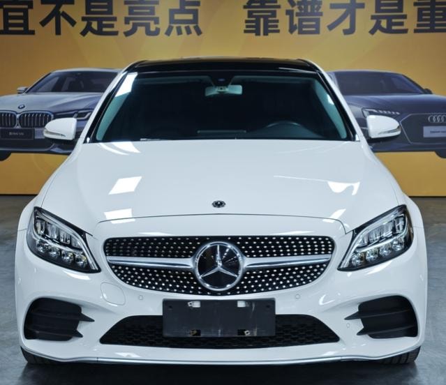 Mercedes-Benz C-Class 2019 — фото автомобиля
