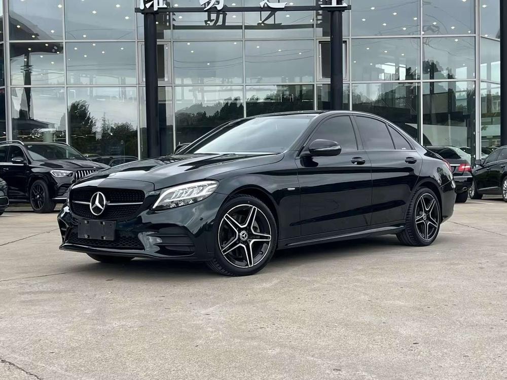 Mercedes-Benz C-Class 2021 — фото автомобиля