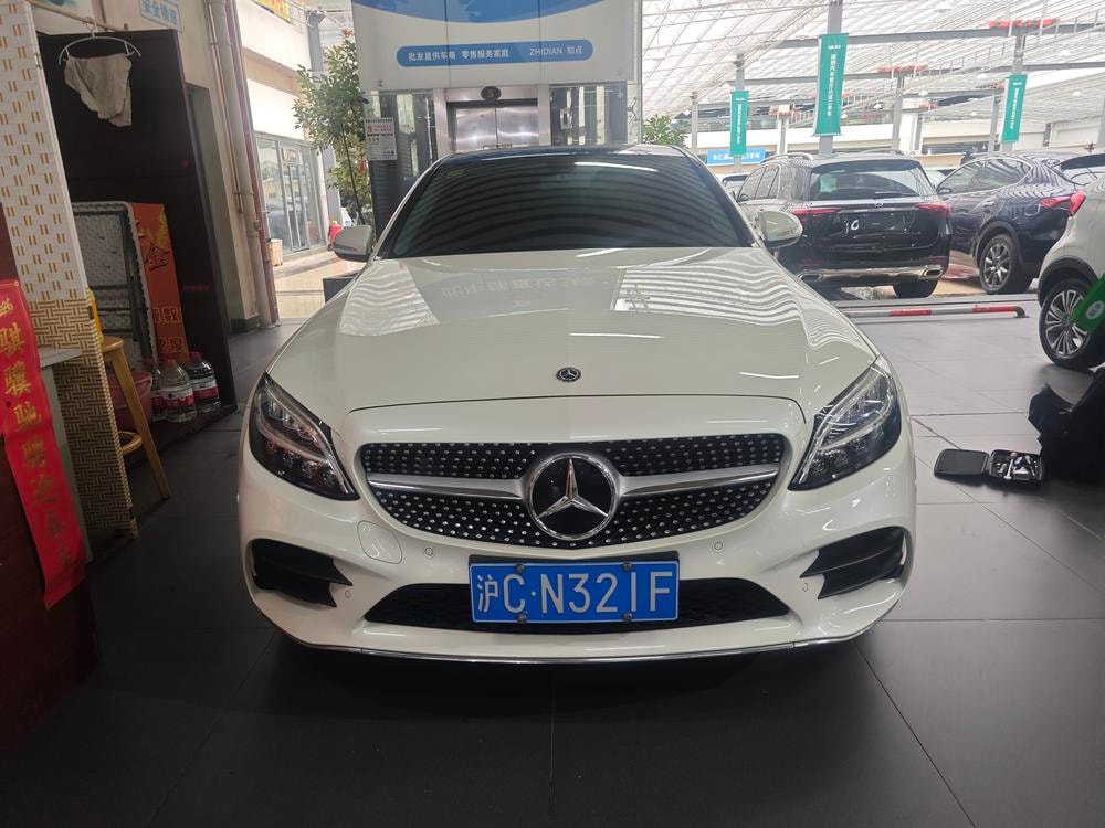 Mercedes-Benz C-Class 2019 — фото автомобиля