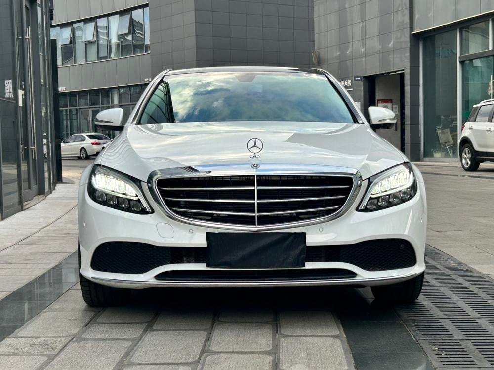 Mercedes-Benz C-Class 2019 — фото автомобиля