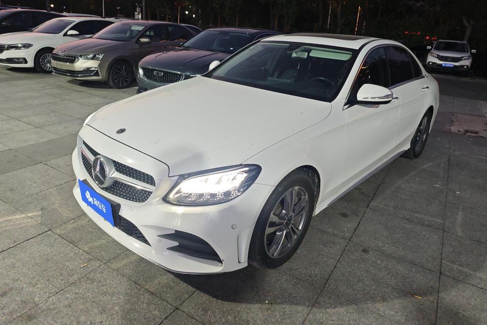 Mercedes-Benz C-Class 2020 — фото автомобиля