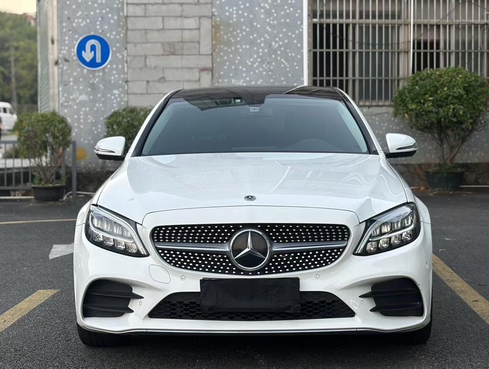 Mercedes-Benz C-Class 2020 — фото автомобиля