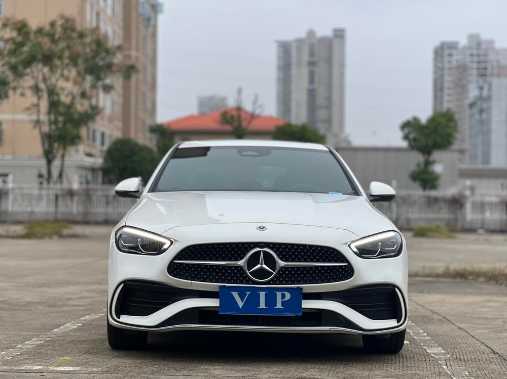 Mercedes-Benz C-Class 2023 — фото автомобиля