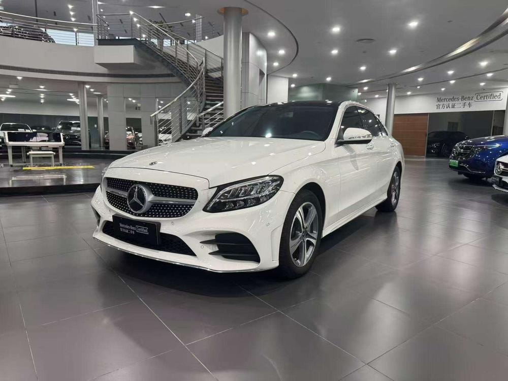 Mercedes-Benz C-Class 2019 — фото автомобиля