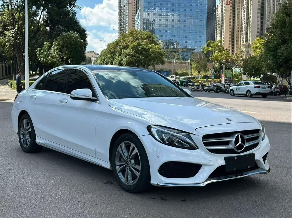 Mercedes-Benz C-Class 2018 — фото автомобиля