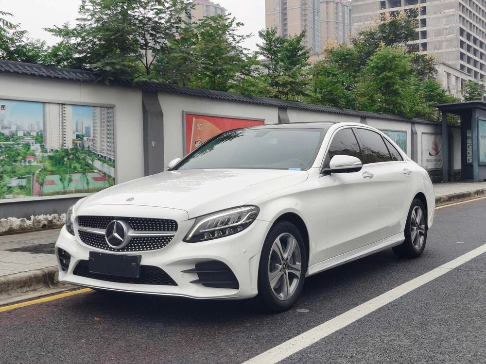 Mercedes-Benz C-Class 2019 — фото автомобиля