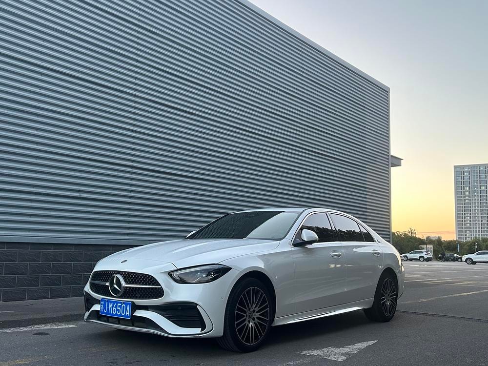 Mercedes-Benz C-Class 2023 — фото автомобиля