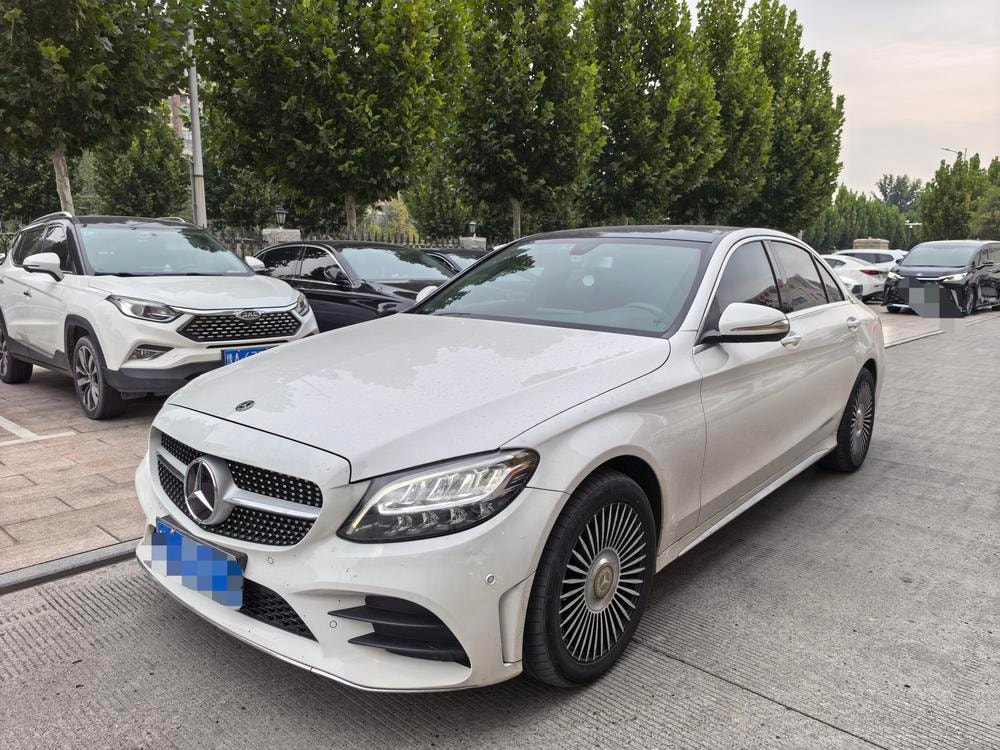 Mercedes-Benz C-Class 2019 — фото автомобиля