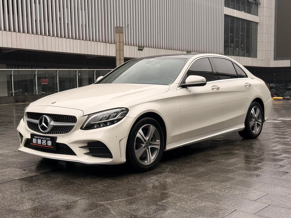Mercedes-Benz C-Class 2019 — фото автомобиля