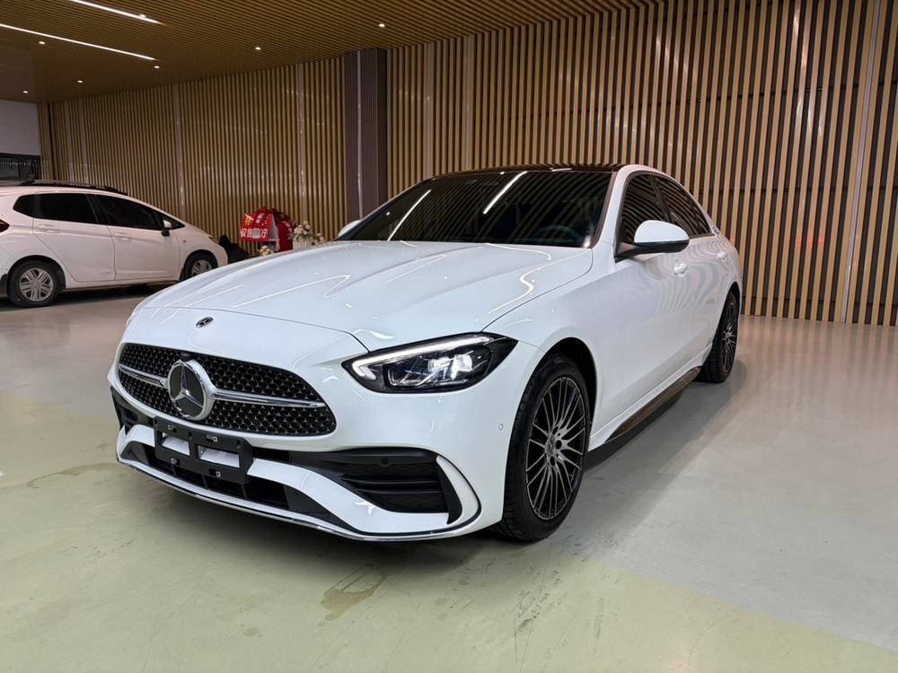 Mercedes-Benz C-Class 2023 — фото автомобиля