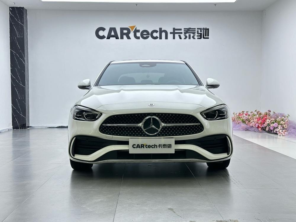 Mercedes-Benz C-Class 2024 — фото автомобиля