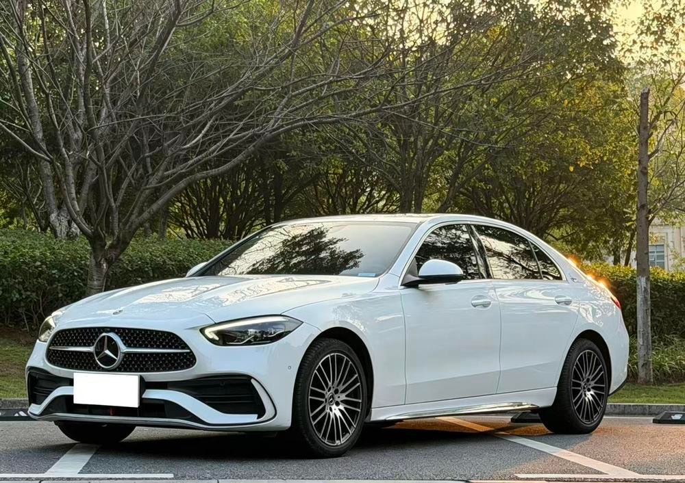 Mercedes-Benz C-Class 2024 — фото автомобиля