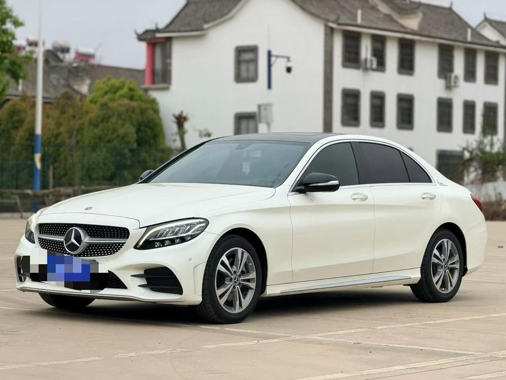Mercedes-Benz C-Class 2020 — фото автомобиля
