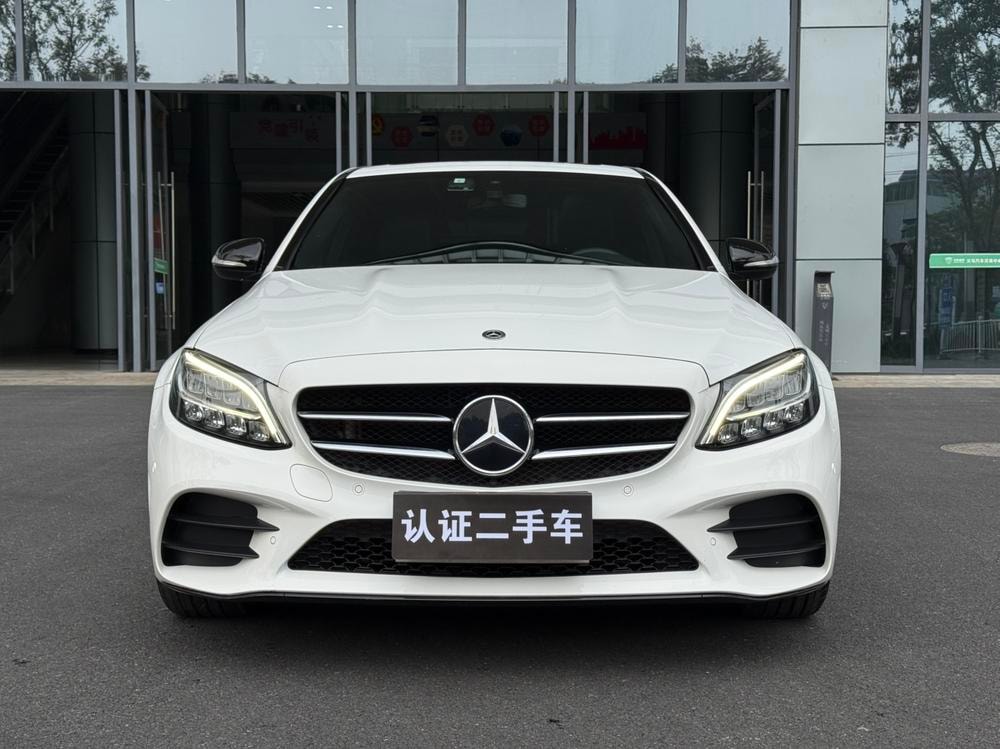 Mercedes-Benz C-Class 2019 — фото автомобиля
