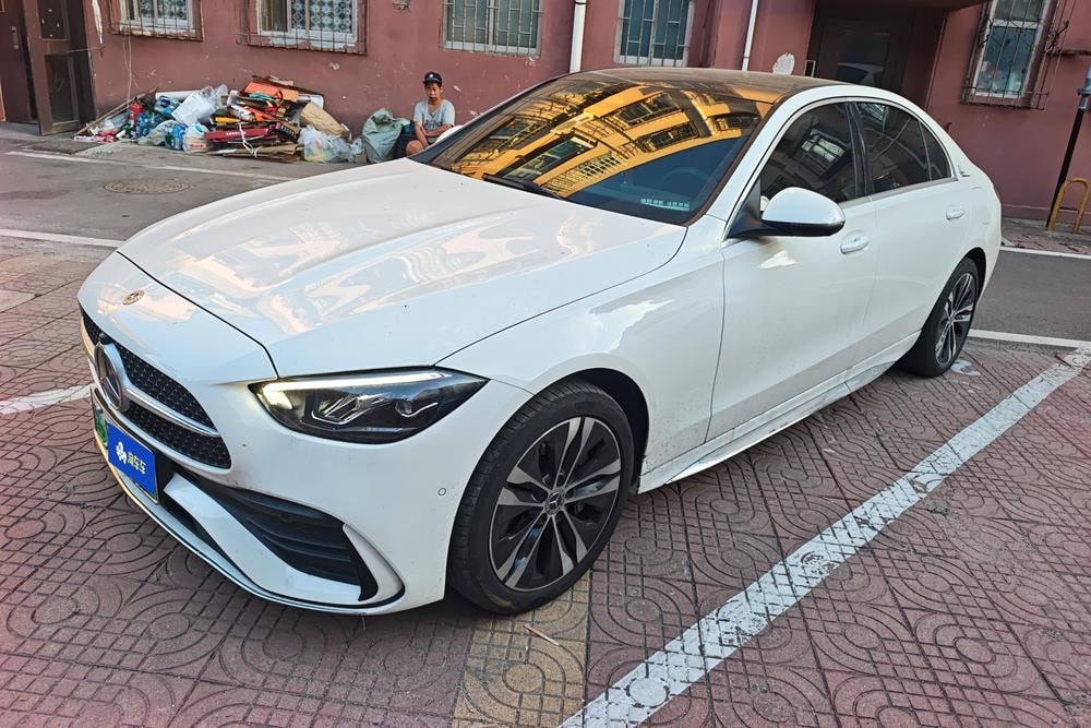Mercedes-Benz C-Class PHEV 2025 — фото автомобиля 1