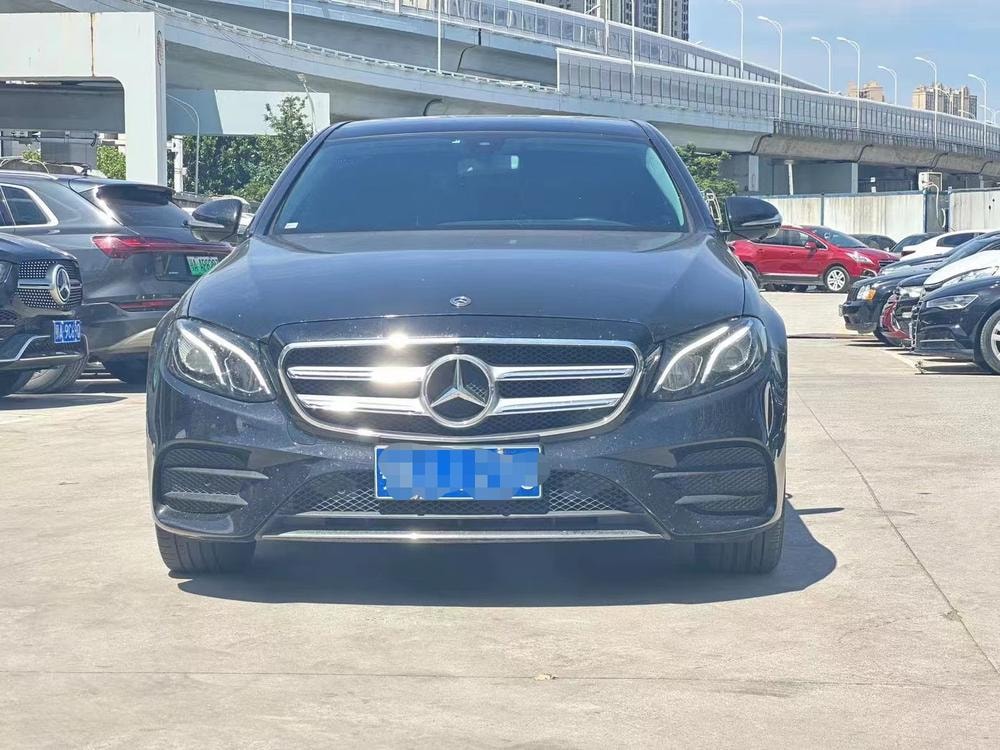 Mercedes-Benz E-Class 2019 — фото автомобиля