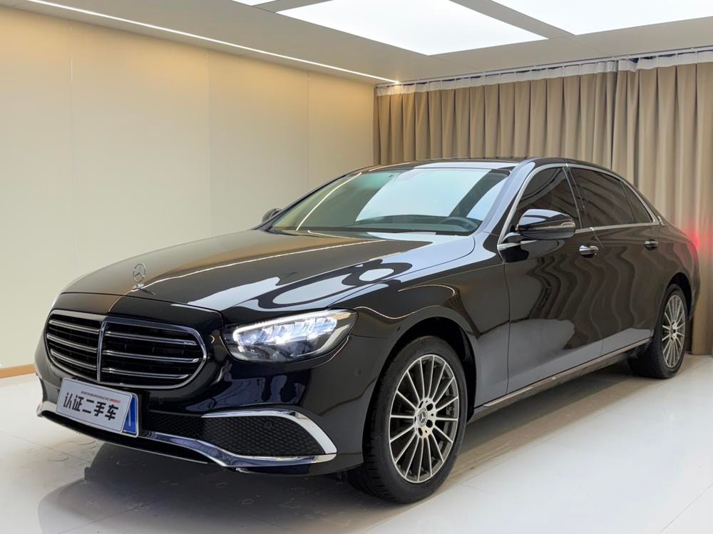 Mercedes-Benz E-Class 2022 — фото автомобиля