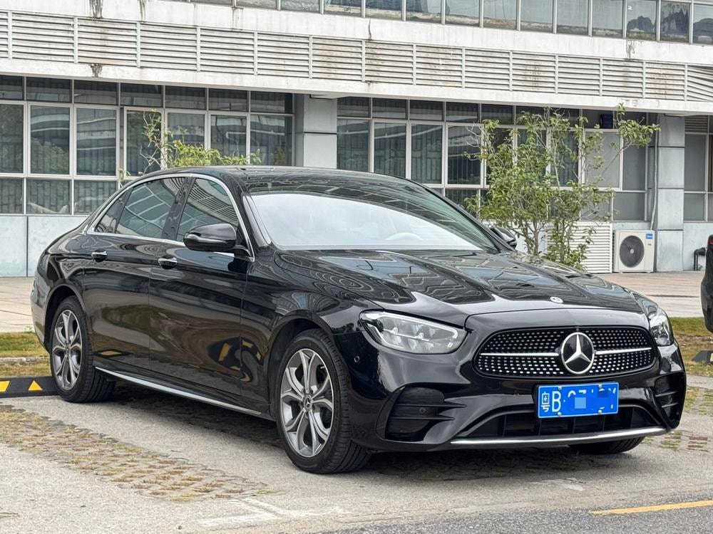 Mercedes-Benz E-Class 2022 — фото автомобиля