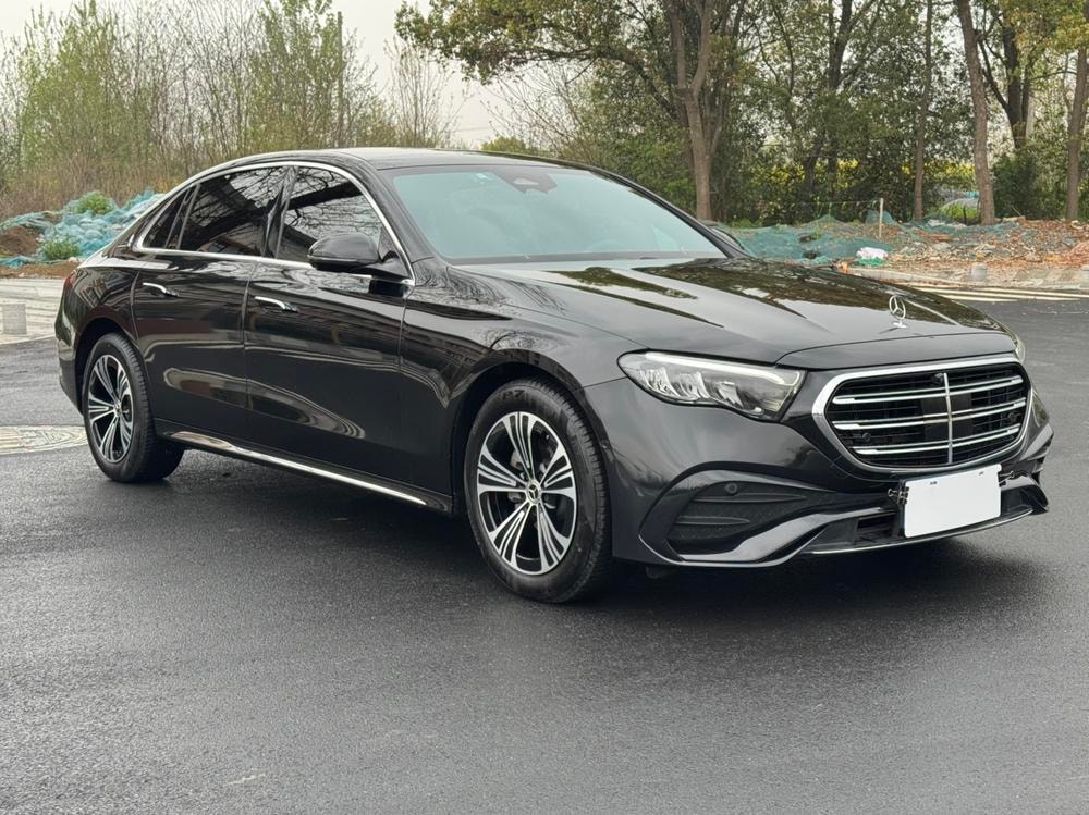 Mercedes-Benz E-Class 2025 — фото автомобиля